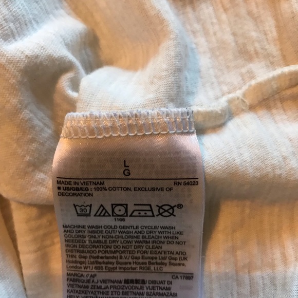 GAP cream colored tee - Picture 4 of 4